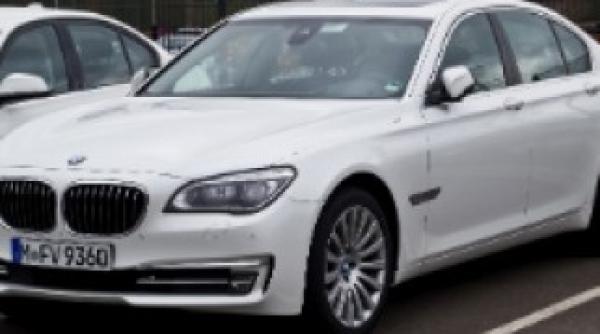 bancul zilei seful vine la serviciu cu o noua masina trasnet