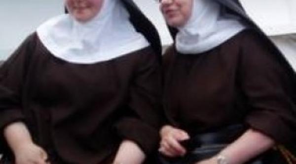 bancul zilei doua calugarite merg la magazin sa isi cumpere bere