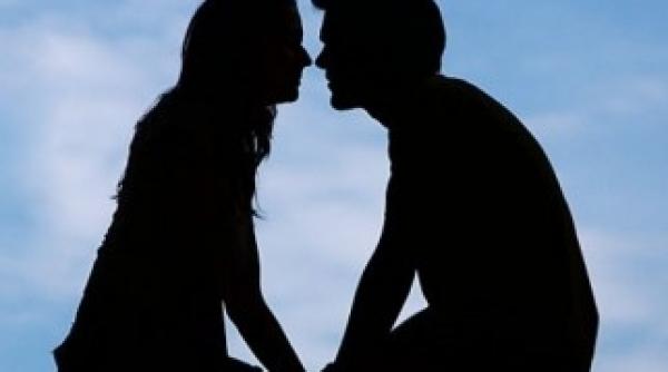 de ce isi mint femeile partenerii de cuplu