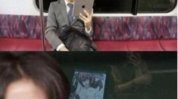 crezut ca nu l vede nimeni la ce se uita acest tanar