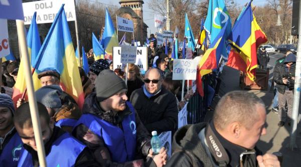 coinciden a pdl i pmp mitinguri simultane contra guvernului