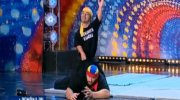 romanii au talent piticul porno l a batut pe uria ul valahu