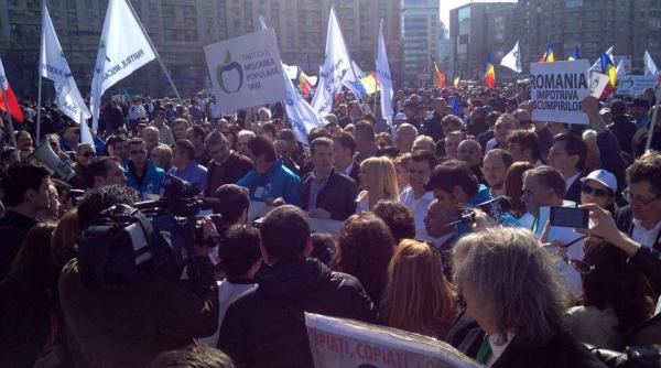 dw critica mitingul mi carii populare un recital de populism veritabil