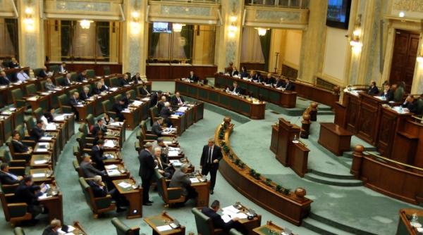 grupul pc din senat pe punctul de a fi desfiin at