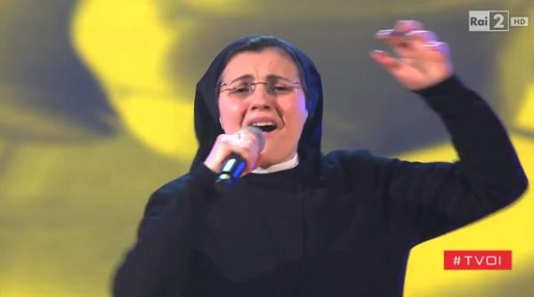 o maicu a a facut spectacol la vocea italiei video