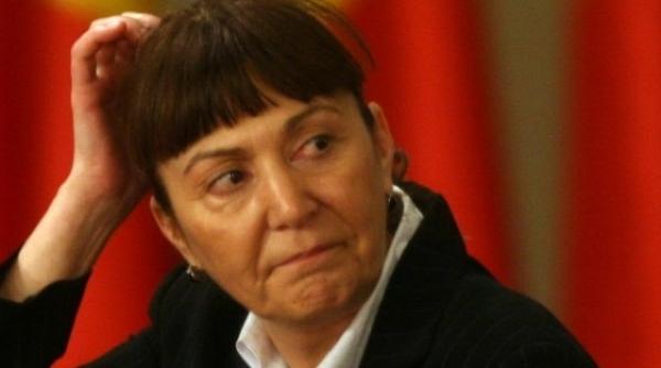 de ce monica macovei il face mincinos pe ponta