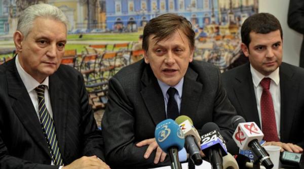 sarbu il face ipocrit pe antonescu nu l deranjeaza cei care pleaca la pmp