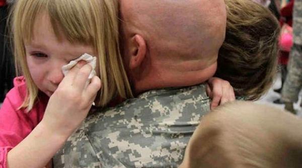 emo ionant oameni intor i de la razboi