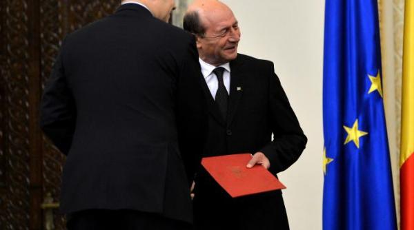 ponta basescu sa spuna de unde sa luam bani in locul accizei