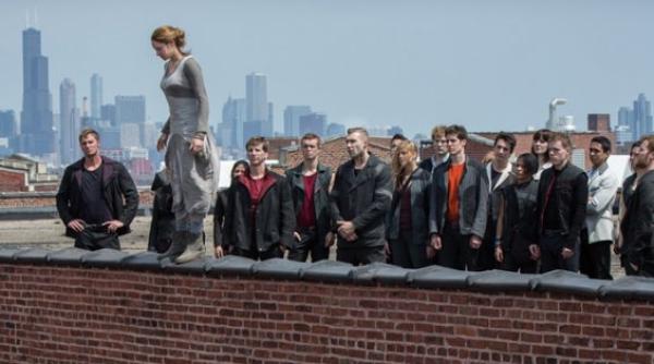 divergent pe primul loc in box office