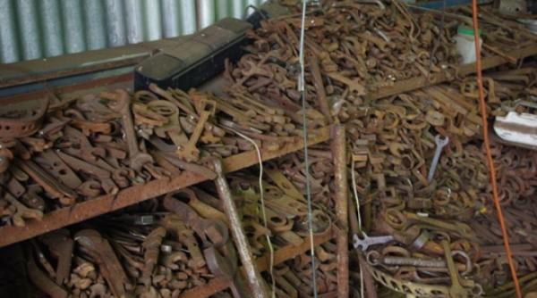 incredibil ce a facut un batran cu un morman de fiare vechi