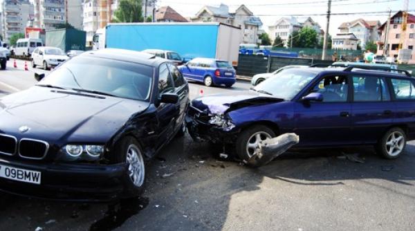 tinerii oferi lovi i de pre ul poli elor rca