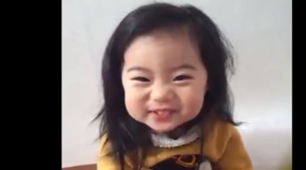 cea mai simpatica feti a internau ii sunt topi i de dragul ei video