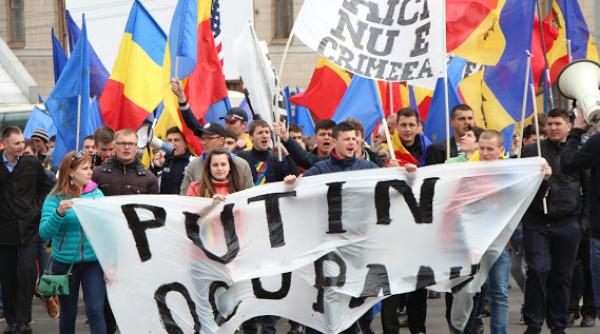 moldovenii au ie it in strada