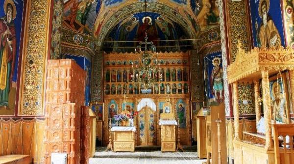 bancul zilei preotul i dascalul vorbesc in timpul slujbei