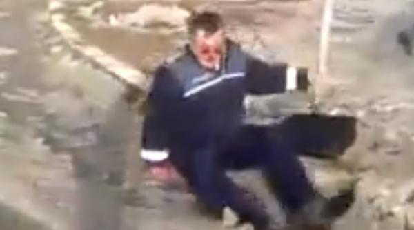 poli ist beat mort pe strada nici nu poate sta in picioare video