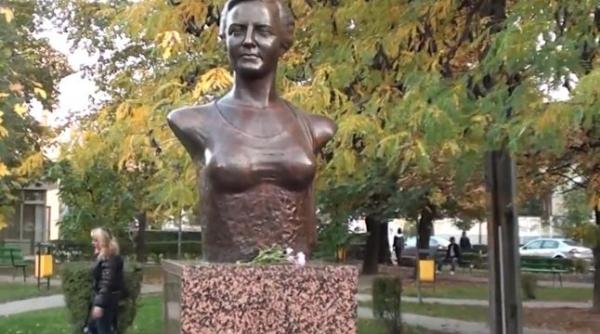 de ce bustul arethiei tatarascu de la tg jiu va fi inlocuit