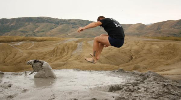 vulcanii noroio i necunoscu i in romania