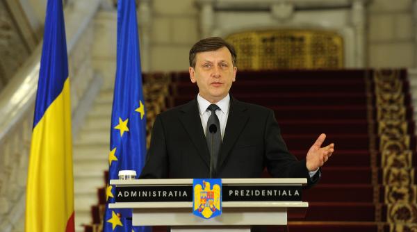 basescu l a facut maimu oi pe antonescu
