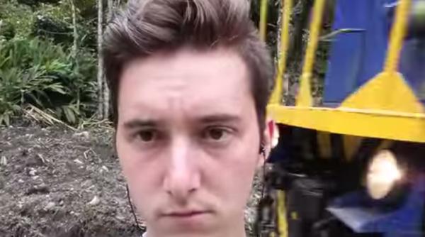 incredibil ce pa it un tanar care voia sa i faca selfie