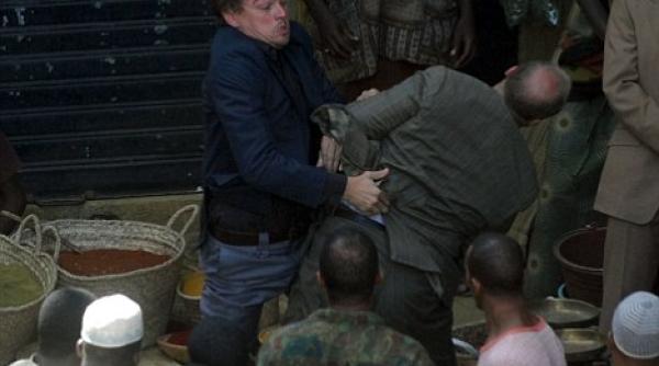 leonardo dicaprio s a batut cu un prieten video