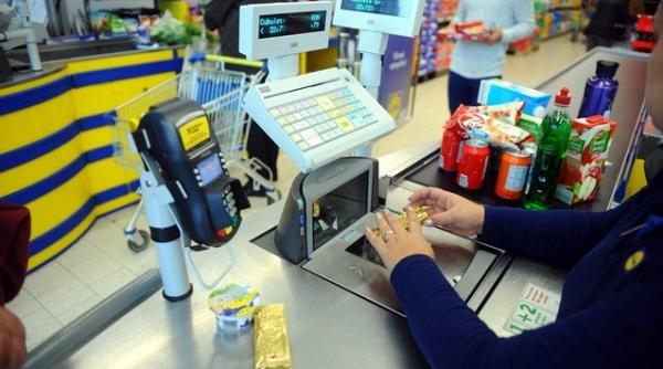 cat ca tiga un casier din cele mai mari lan uri de magazine