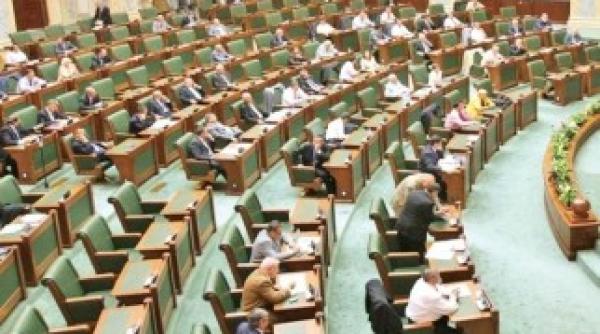 senatorii i i iau vacan a o luna ce partid s a opus