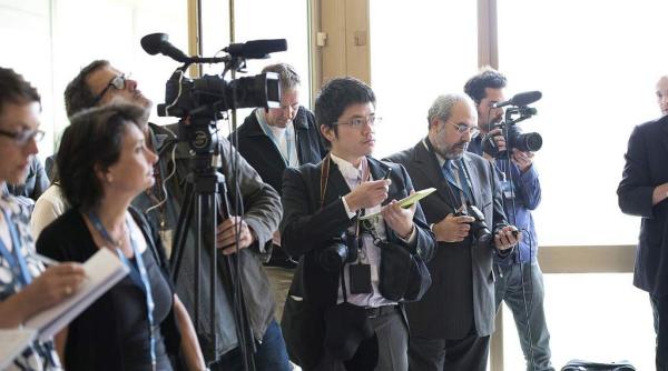 cum s au investigat trei jurnali ti unul pe celalalt fara sa tie