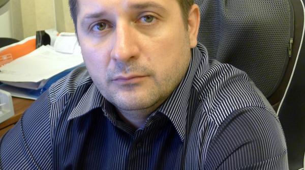 apa trece prostia ramane