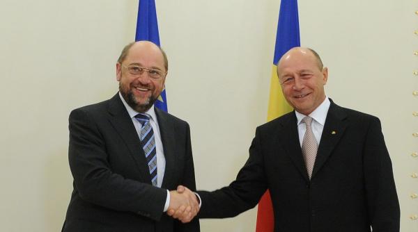 basescu face campanie anti schulz de la pupitrul preziden ial