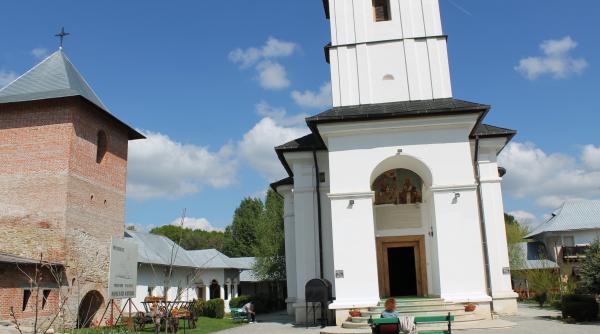 victor ponta deschide campania electorala cu sobor de preo i la manastirea nucet