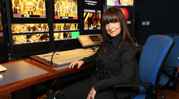 mona segal atacata dur