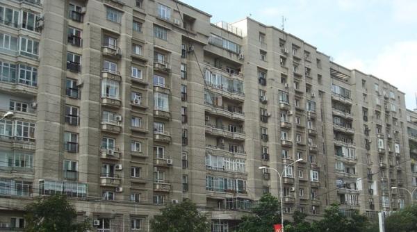 vezi cu cat ar putea scadea pre ul locuin elor in romania