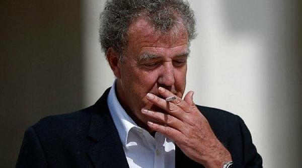 clarkson cu sabia deasupra capului la top gear