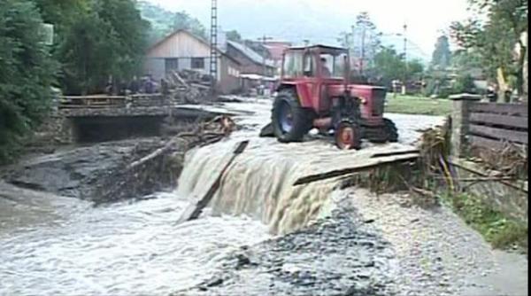 inunda iile fac prapad in jude ele aten ionate cu cod portocaliu