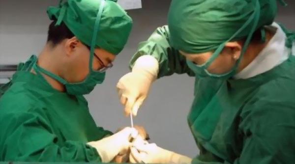 baie el in coma dupa o opera ie banala pe care mul i o fac