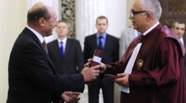 ccr despre opiniile politice ale lui basescu