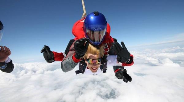 ctp elena udrea nu a sarit cu parasuta