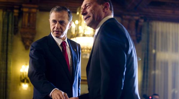 geoana apel catre basescu sa i schimbe maioul de campanie