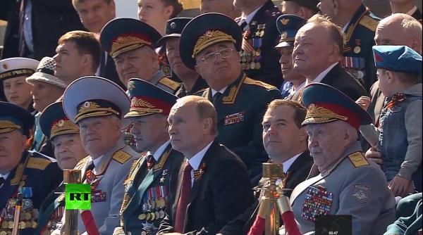 vezi aici parada de ziua victoriei din piata rosie din moscova video