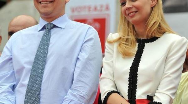 domnule ponta rugati o pe sotia dumneavoastra sa va educe