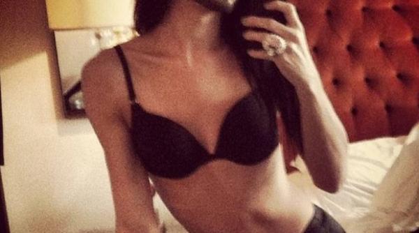 conchita wurst complet goala singura imagine de acest fel cu ea