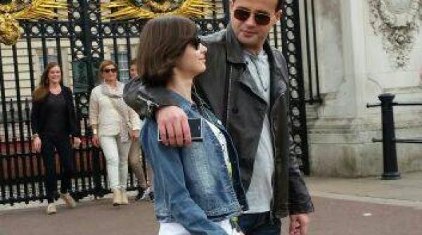 gadea cu o domni oara pe strazile din londra