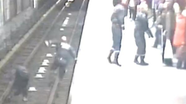 gestul i a facut sa planga de emo ie ce s a intamplat in sta ia de metrou