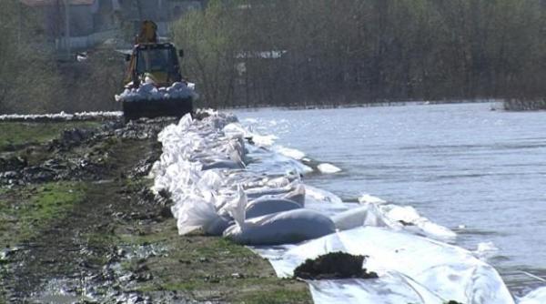 lipsi i de aparare in fa a apei pentru ca i au furat digul