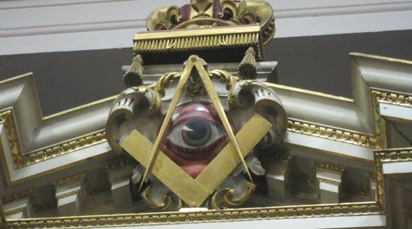 masonii au rupt tacerea i au vorbit despre teoriile conspira iei ce au raspuns cand au fost intreba i daca vor sa conduca lumea din umbra