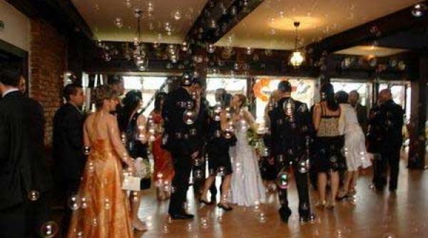 bancul zilei ce fac barba ii casatori i la o nunta