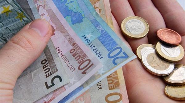 de ce berlusconi ne spune sa scapam de euro