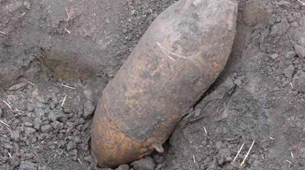 bancul zilei doi olteni taiau o bomba cu fierastraul