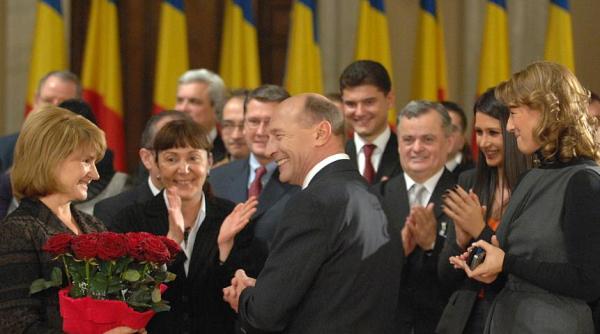 eba se plange ca o vede peste tot pe monica macovei